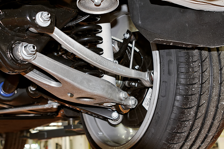 Where is chassis number on bmw 1 series #6