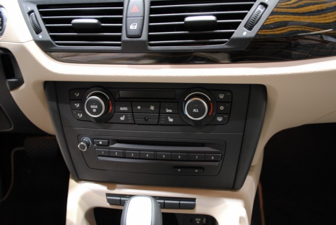 2010-bmw-x1 [10]
