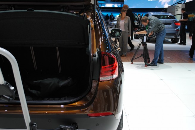 2010-bmw-x1 [29]