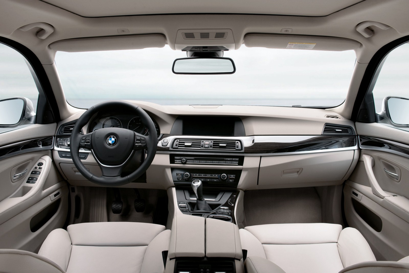 2011-bmw-5-series-touring-wagon-44.jpg
