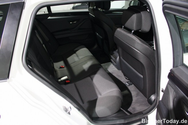 2011-bmw-520d-touring-12