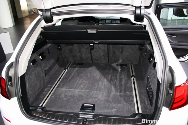 2011-bmw-520d-touring-8