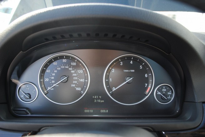 2011-bmw-535i-interior-12