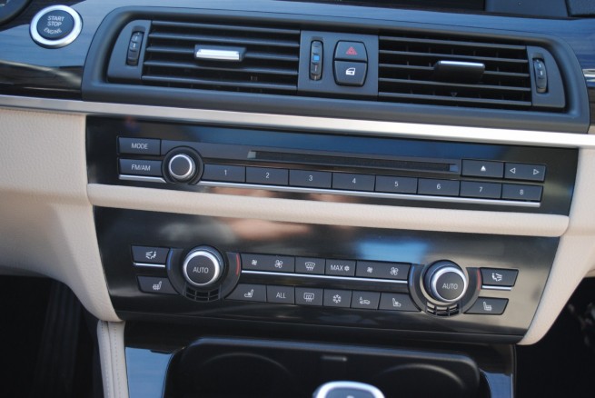 2011-bmw-535i-interior-15