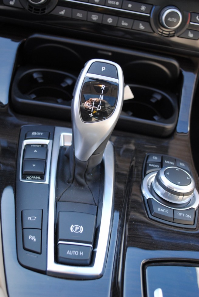 2011-bmw-535i-interior-16