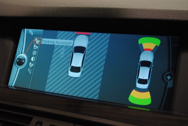 2011-bmw-535i-interior-18