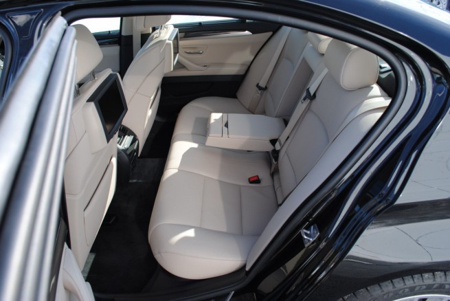 2011-bmw-535i-interior-2