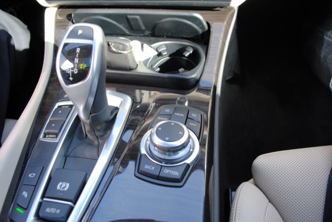 2011-bmw-535i-interior-20