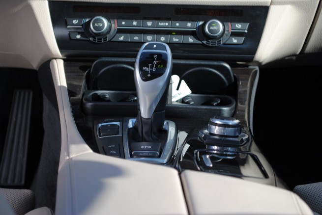 2011-bmw-535i-interior-26