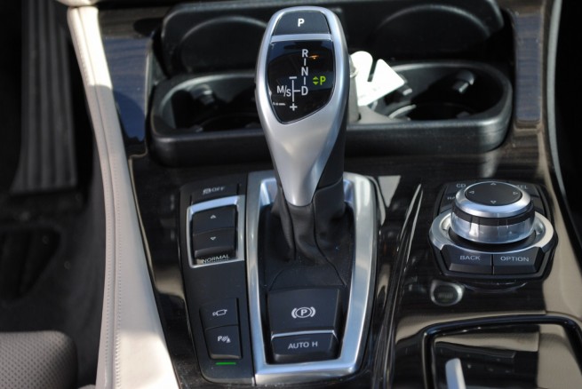 2011-bmw-535i-interior-27