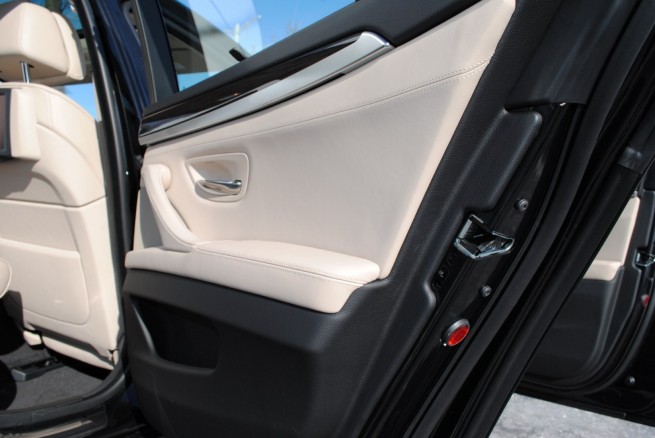 2011-bmw-535i-interior-6