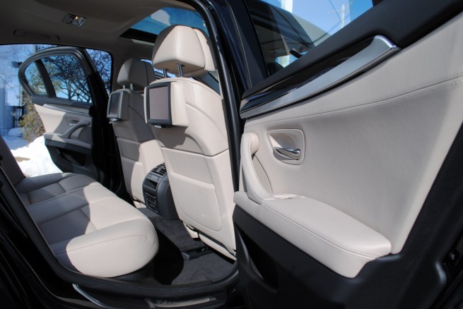 2011-bmw-535i-interior-7