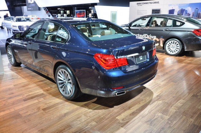 2011-bmw-740i-17