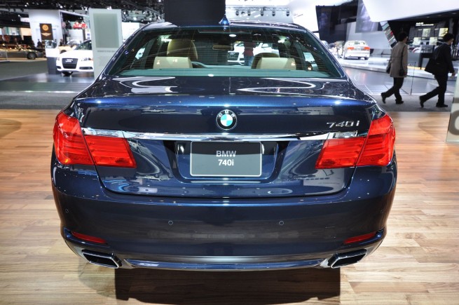 2011-bmw-740i-18