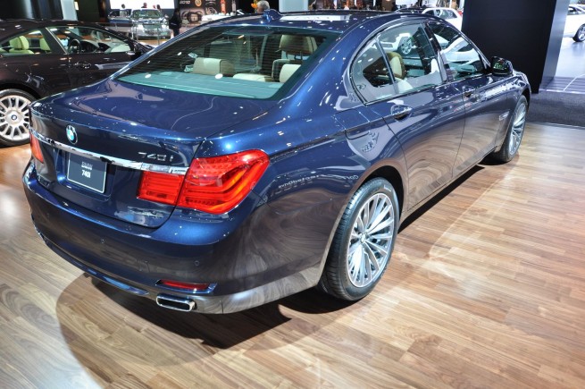 2011-bmw-740i-21