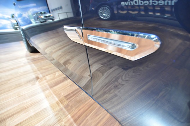 2011-bmw-740i-24