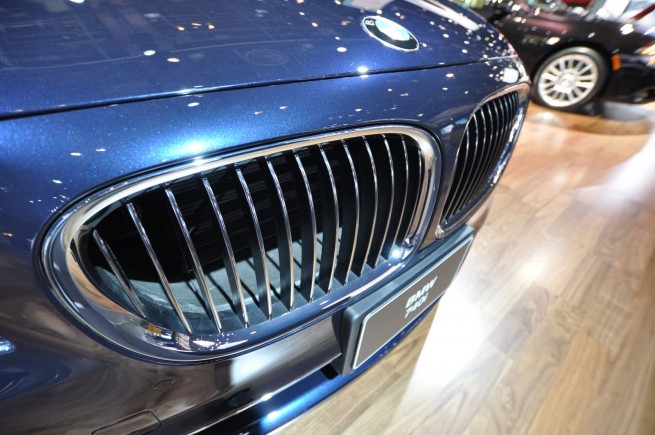 2011-bmw-740i-28