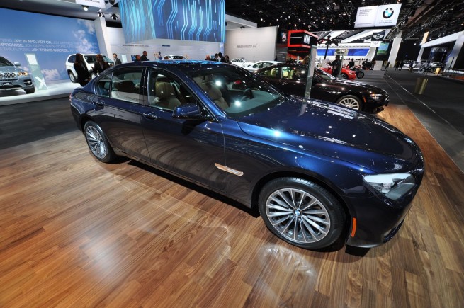 2011-bmw-740i-3