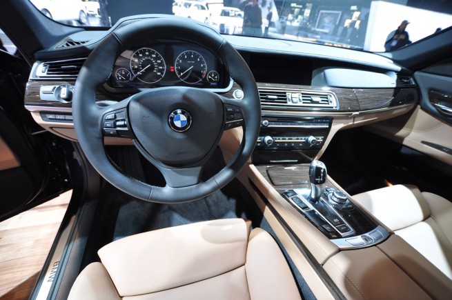 2011-bmw-740i-35