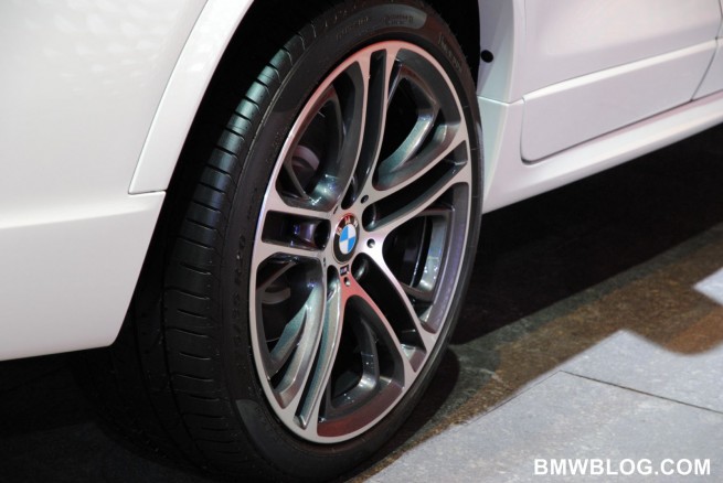 2011-bmw-x3-m-package-18