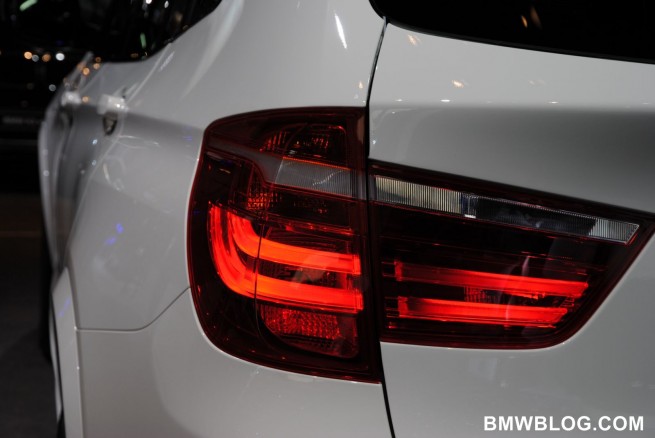 2011-bmw-x3-m-package-32