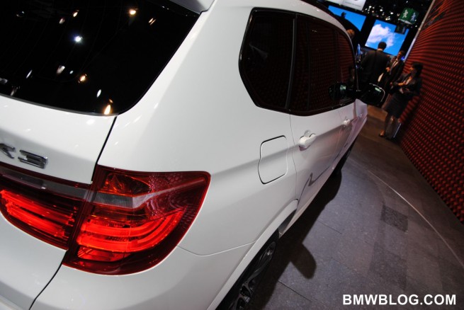 2011-bmw-x3-m-package-45