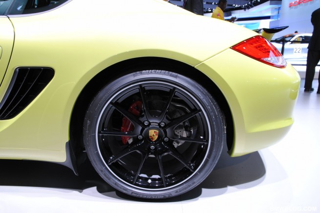 2011-detroit-auto-show-photos-44