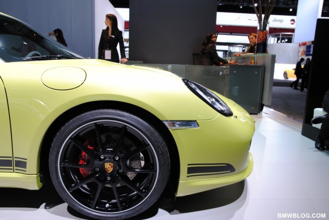 2011-detroit-auto-show-photos-49
