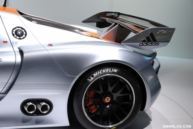 2011-detroit-auto-show-photos-57