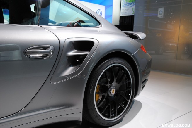 2011-detroit-auto-show-photos-76