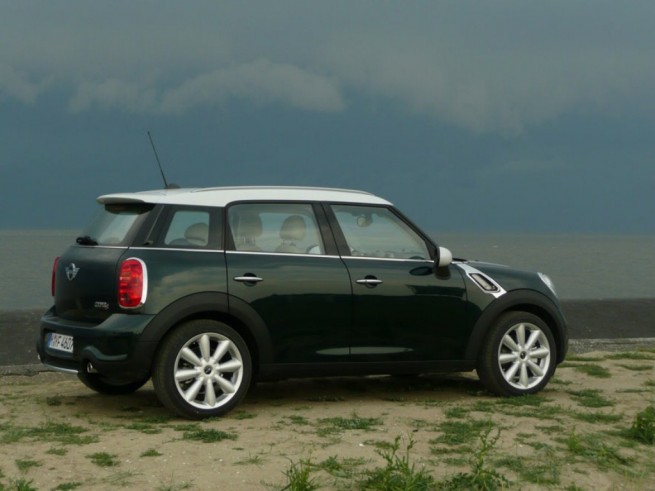 2011-mini-countryman-cooper-s-25