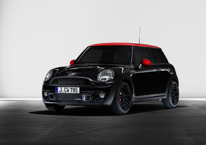 Video: Chris Harris (EVO) compares MINI John Cooper Works against competition