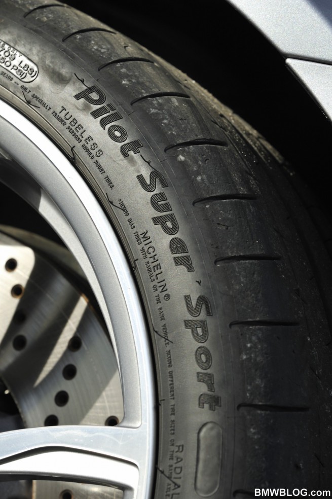 2012-BMW-M5-F10-01