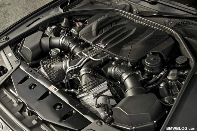 2012-BMW-M5-F10-04