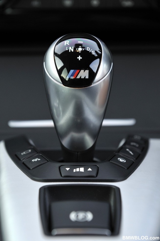 2012-BMW-M5-F10-07