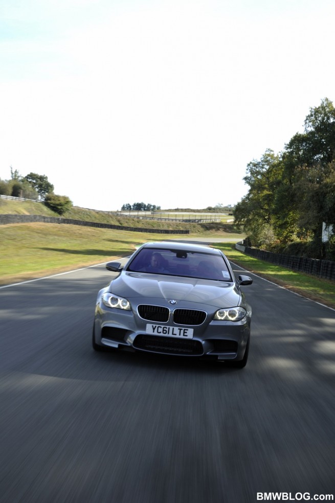 2012-BMW-M5-F10-30