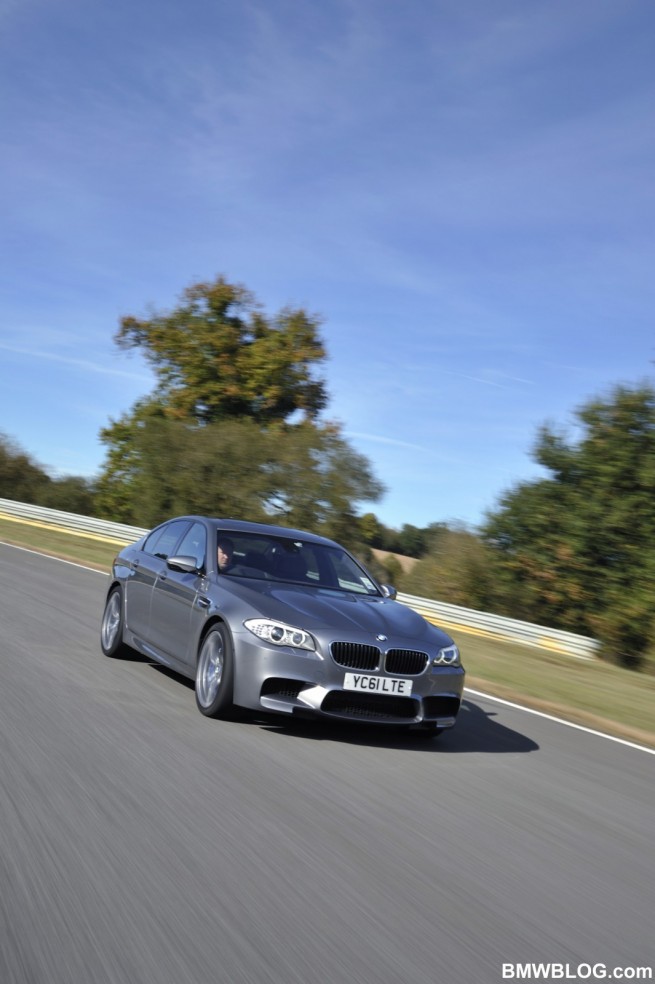 2012-BMW-M5-F10-31