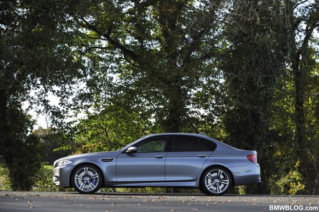 2012-BMW-M5-F10-36