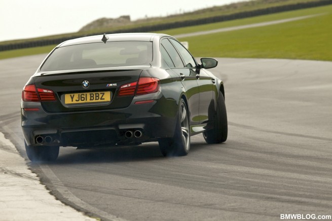 2012-BMW-M5-F10-40