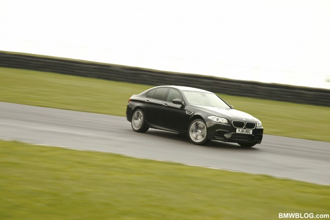 2012-BMW-M5-F10-42