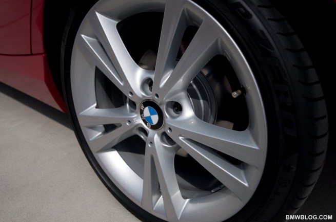 2012-bmw-118i-review-52