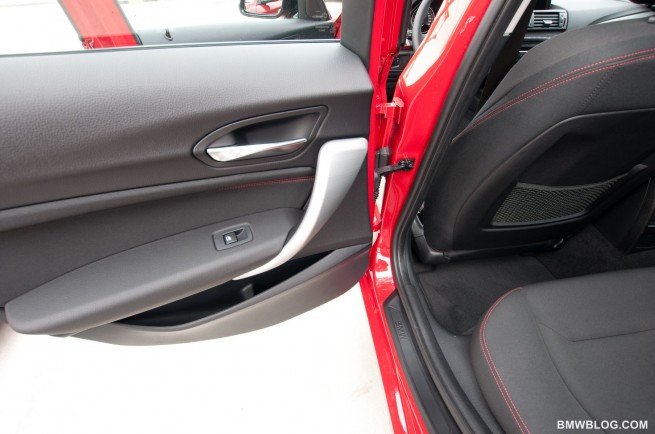 2012-bmw-118i-review-64