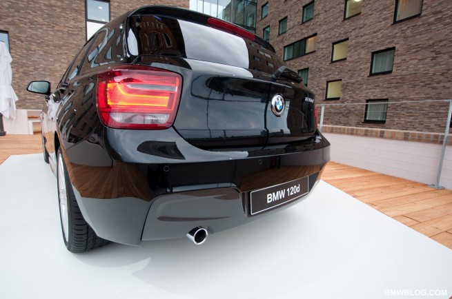 2012-bmw-118i-review-79