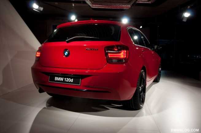 2012-bmw-118i-review-93