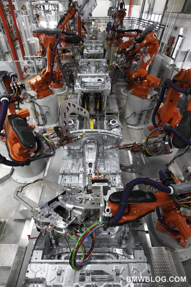 2012-bmw-3-series-production-09