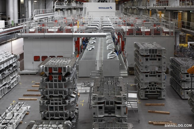 2012-bmw-3-series-production-10