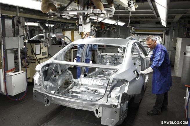 2012-bmw-3-series-production-12
