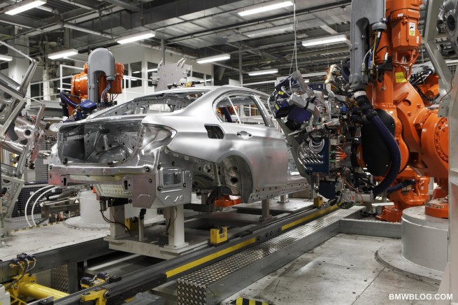 2012-bmw-3-series-production-13