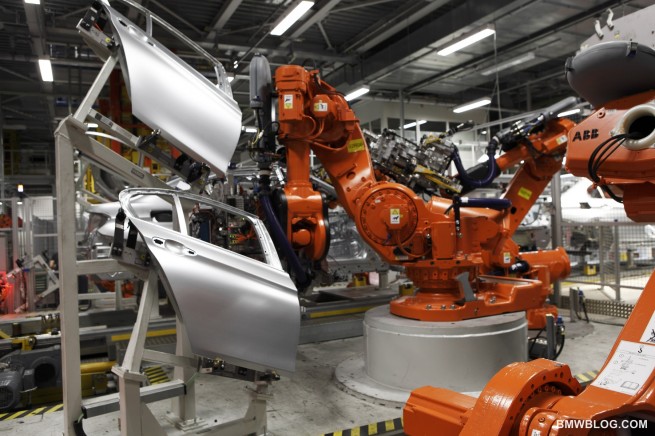 2012-bmw-3-series-production-14
