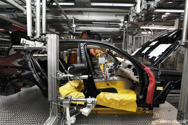 2012-bmw-3-series-production-21